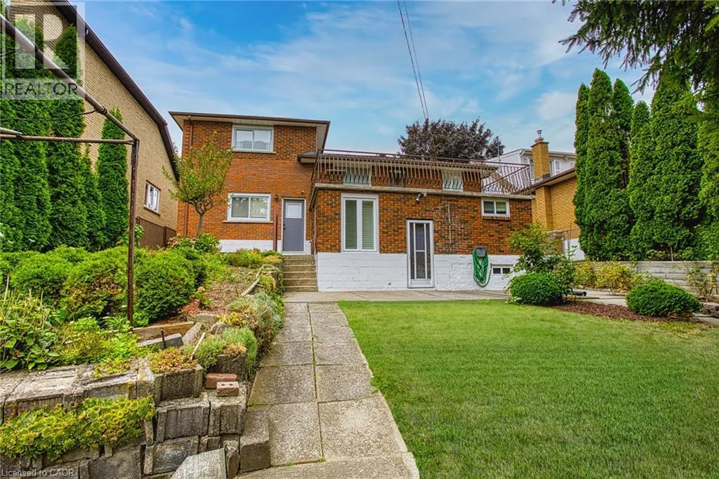 633 ROSSEAU Road