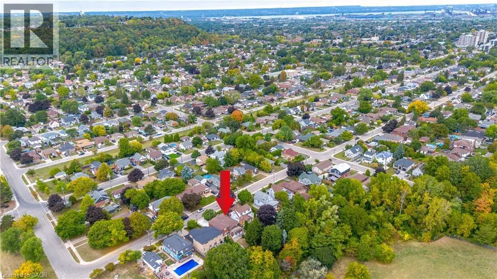 633 ROSSEAU Road