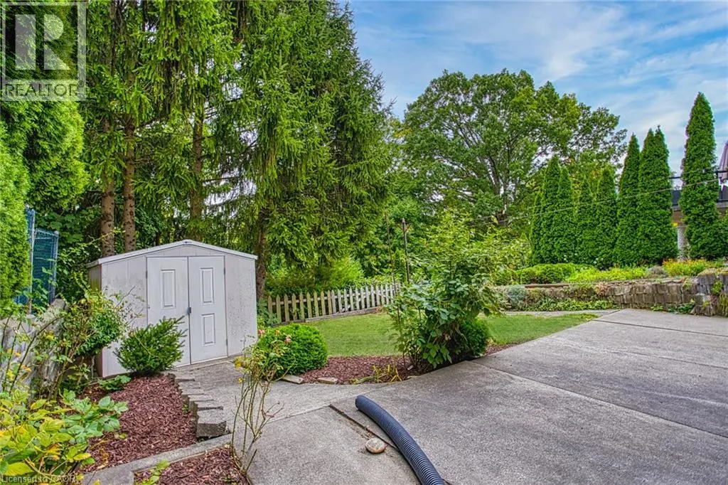 633 ROSSEAU Road