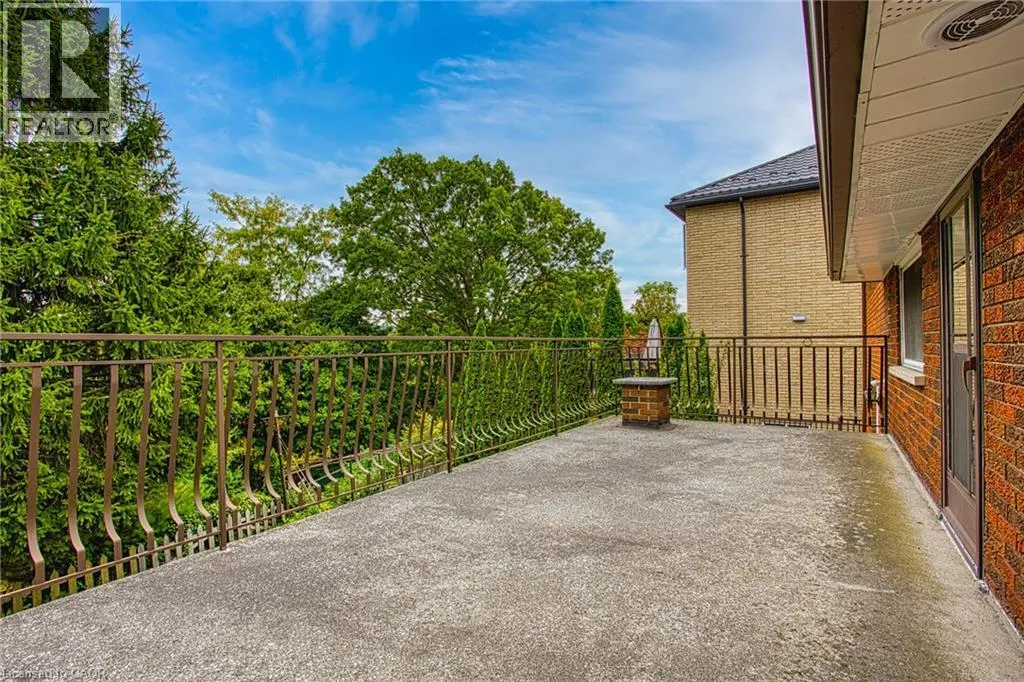 633 ROSSEAU Road