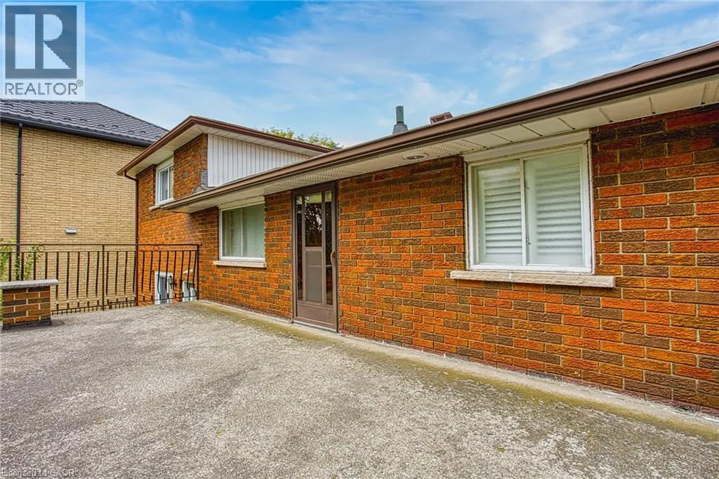 633 ROSSEAU Road