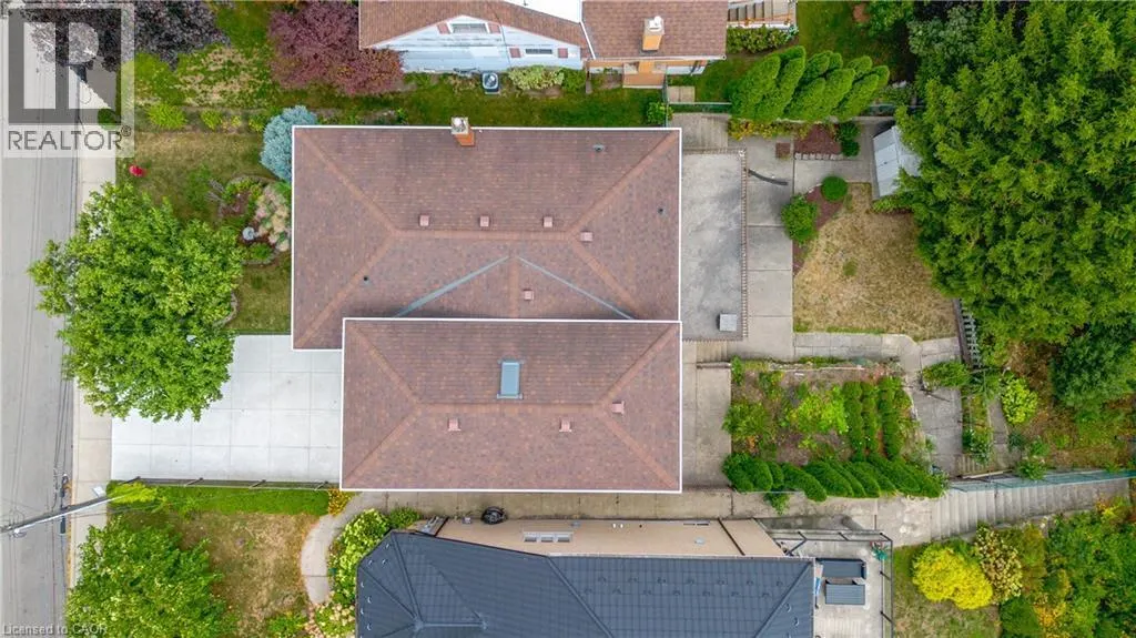 633 ROSSEAU Road