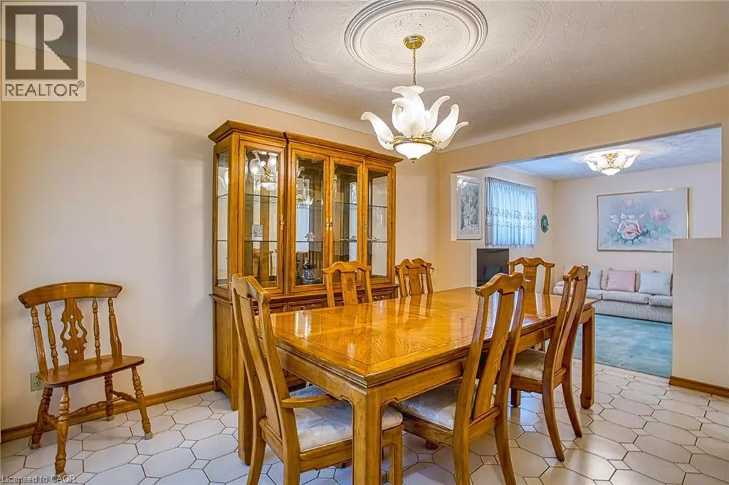 633 ROSSEAU Road