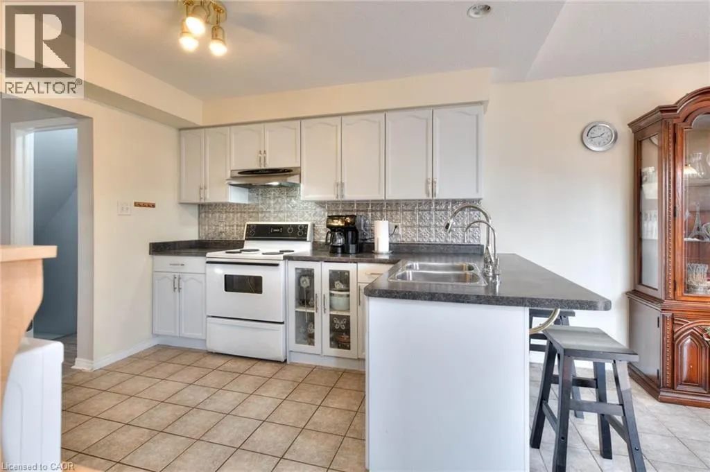 21 WHITTAKER Crescent