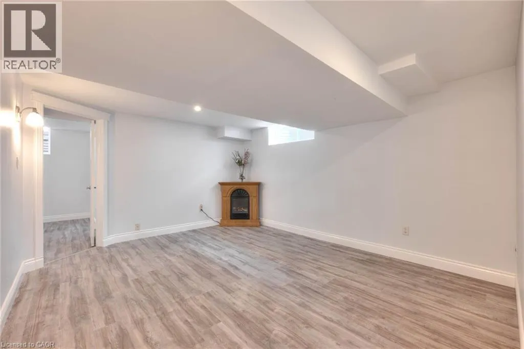 21 WHITTAKER Crescent