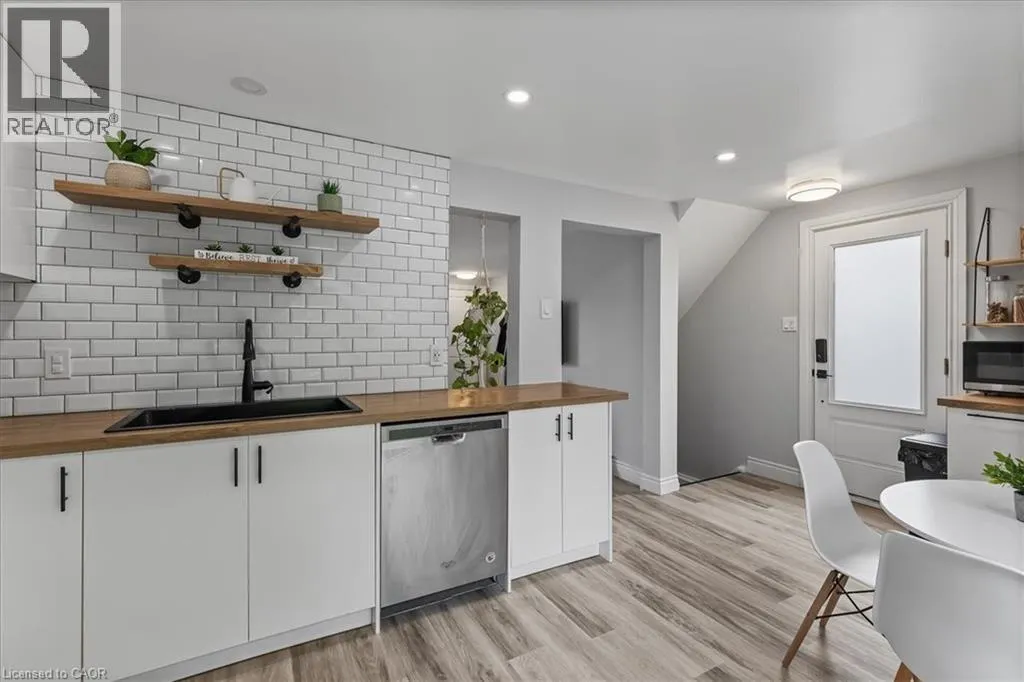 18 BERWICK Place