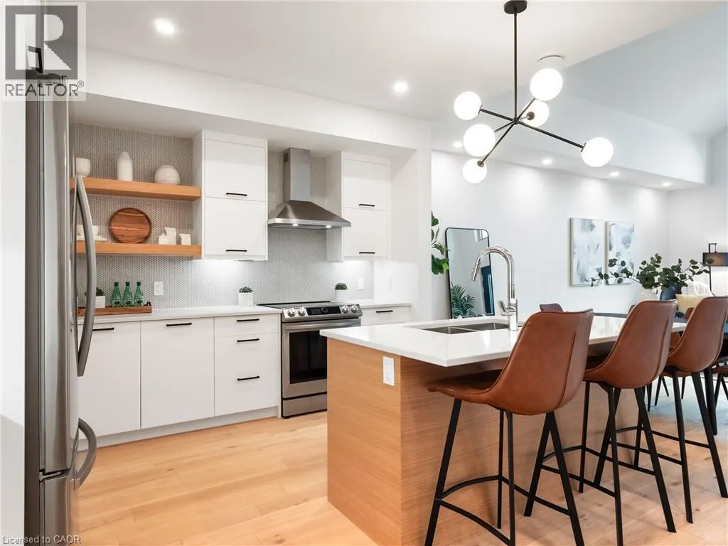 98 ELGIN Street