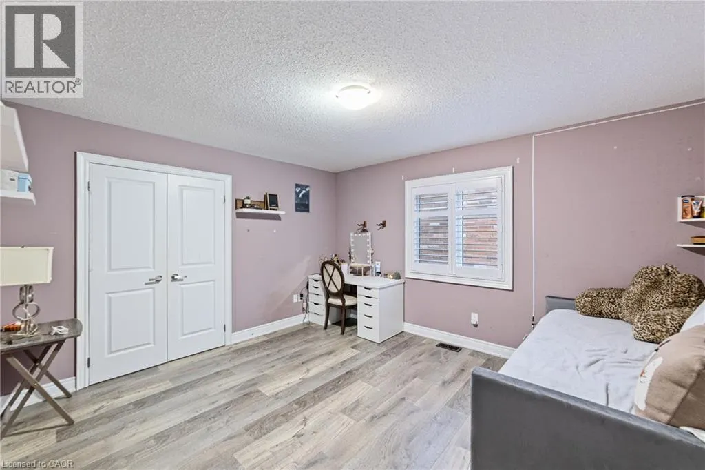 24 MACBEAN Crescent