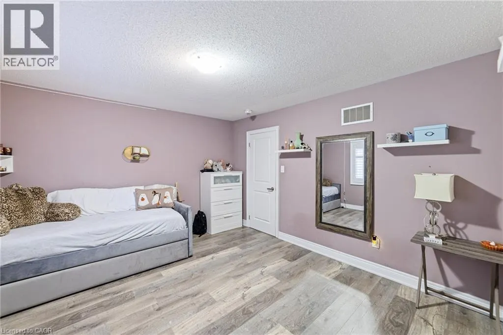 24 MACBEAN Crescent