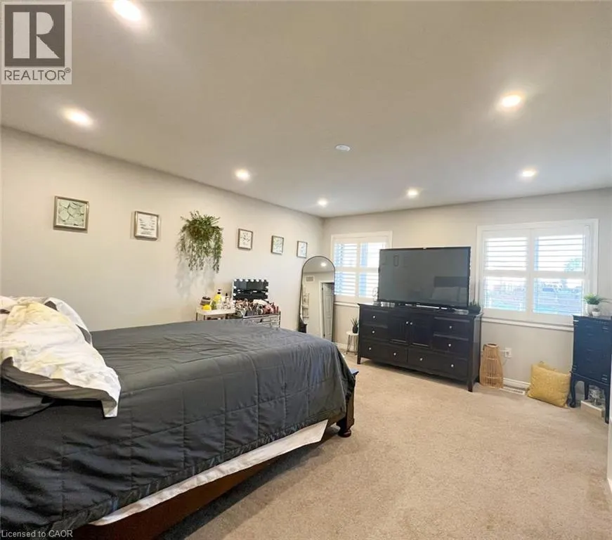 112 GILLESPIE Drive
