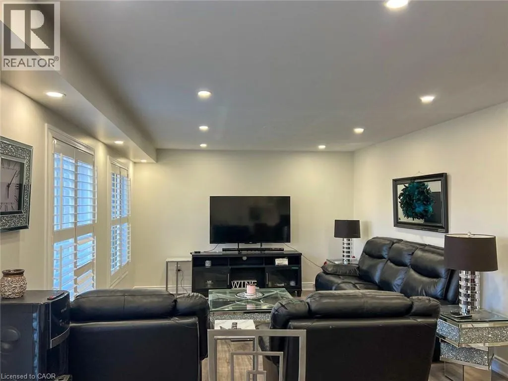 112 GILLESPIE Drive
