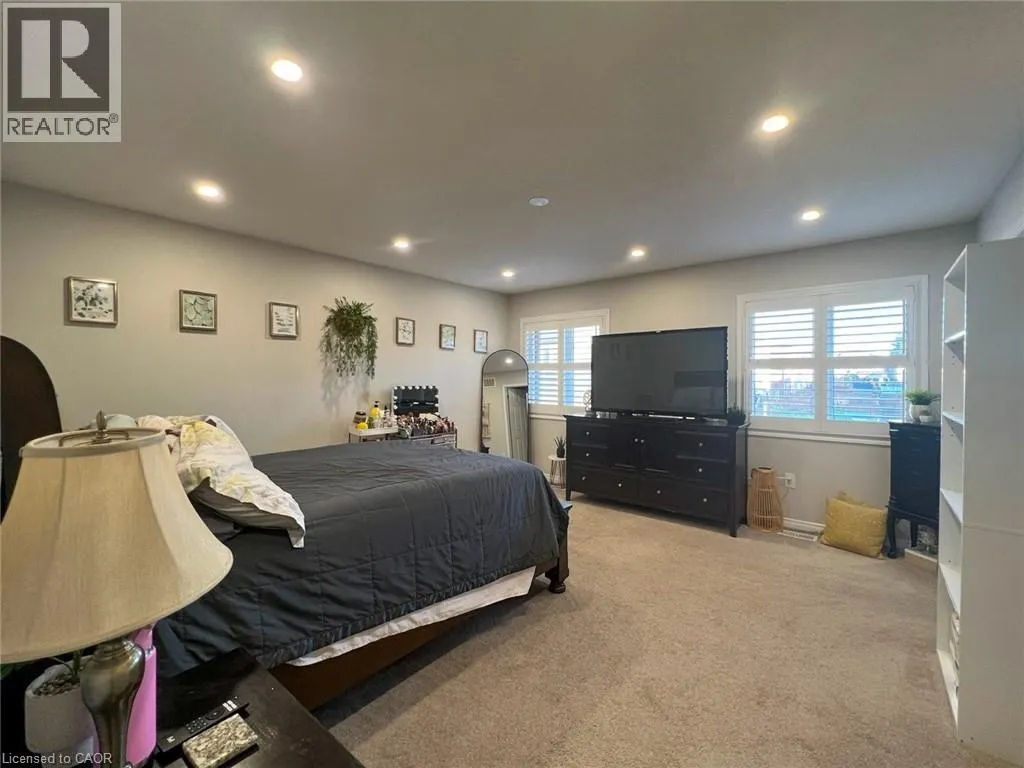 112 GILLESPIE Drive