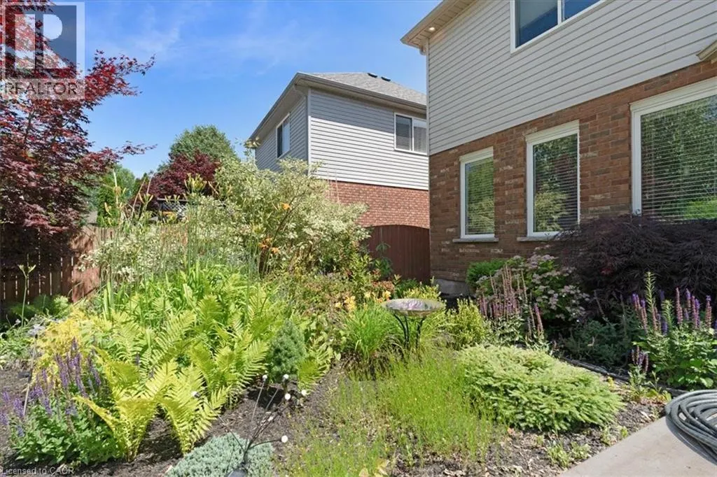 17 MICHAELA Crescent