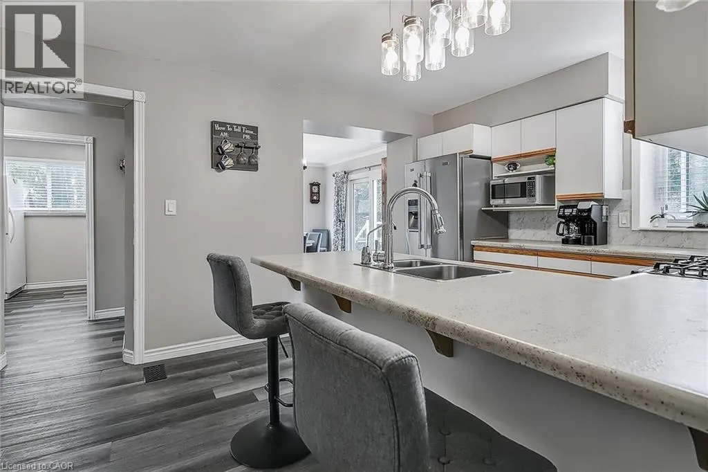 36 JOHN Street W