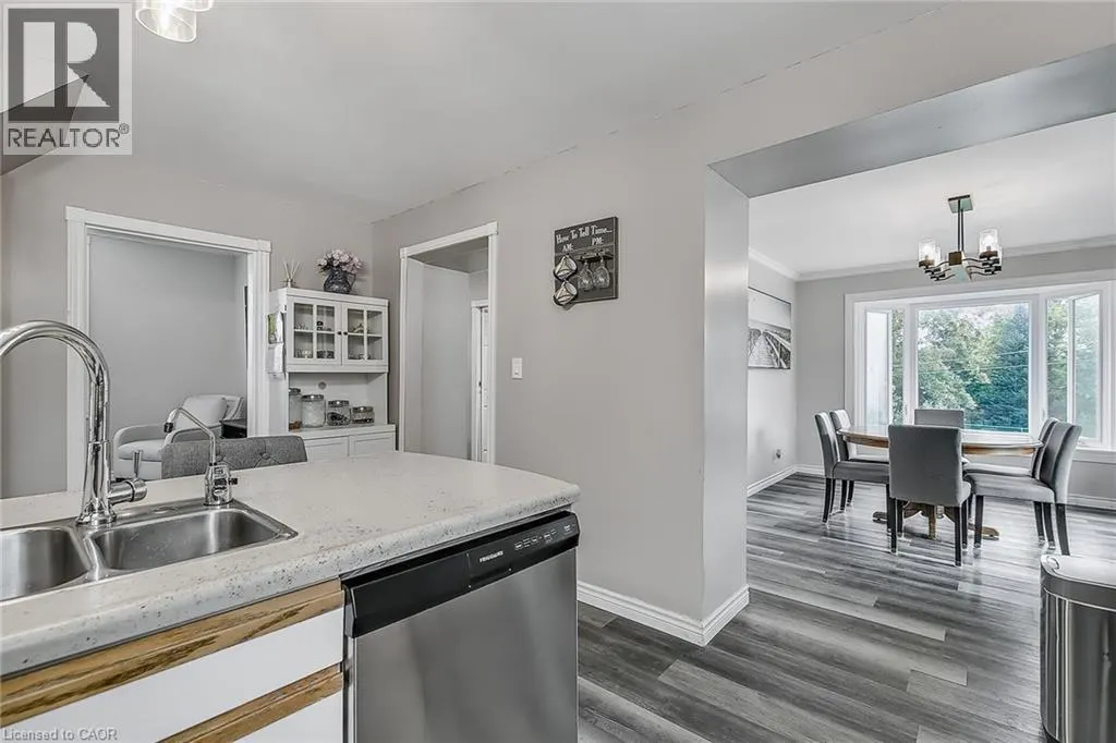 36 JOHN Street W