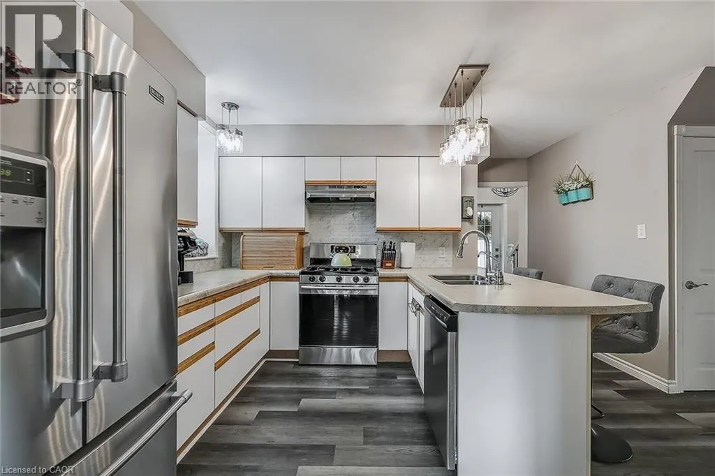 36 JOHN Street W