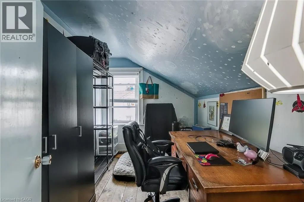 36 JOHN Street W