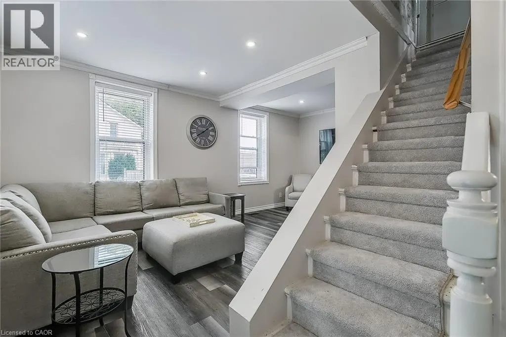36 JOHN Street W