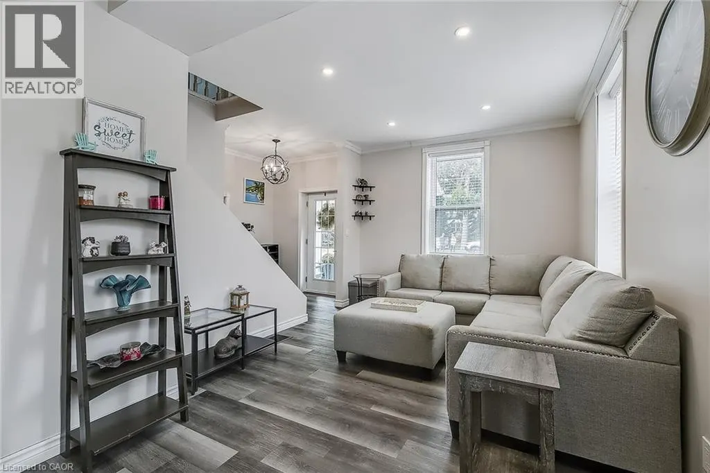 36 JOHN Street W