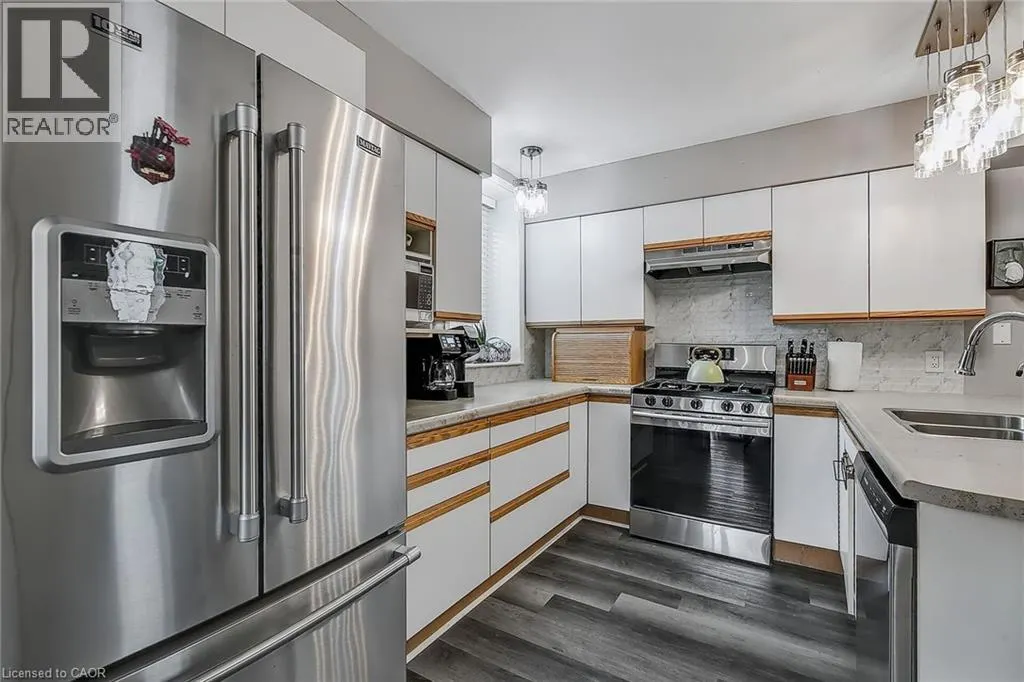 36 JOHN Street W
