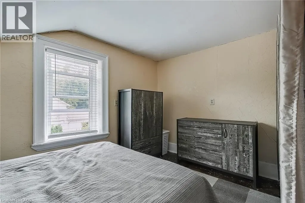 36 JOHN Street W