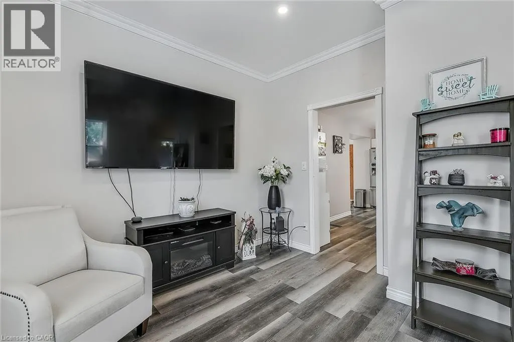 36 JOHN Street W