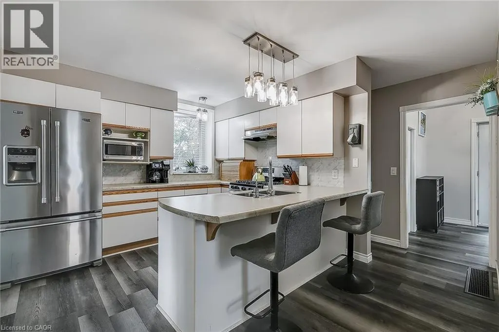 36 JOHN Street W