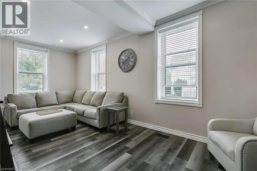 36 JOHN Street W