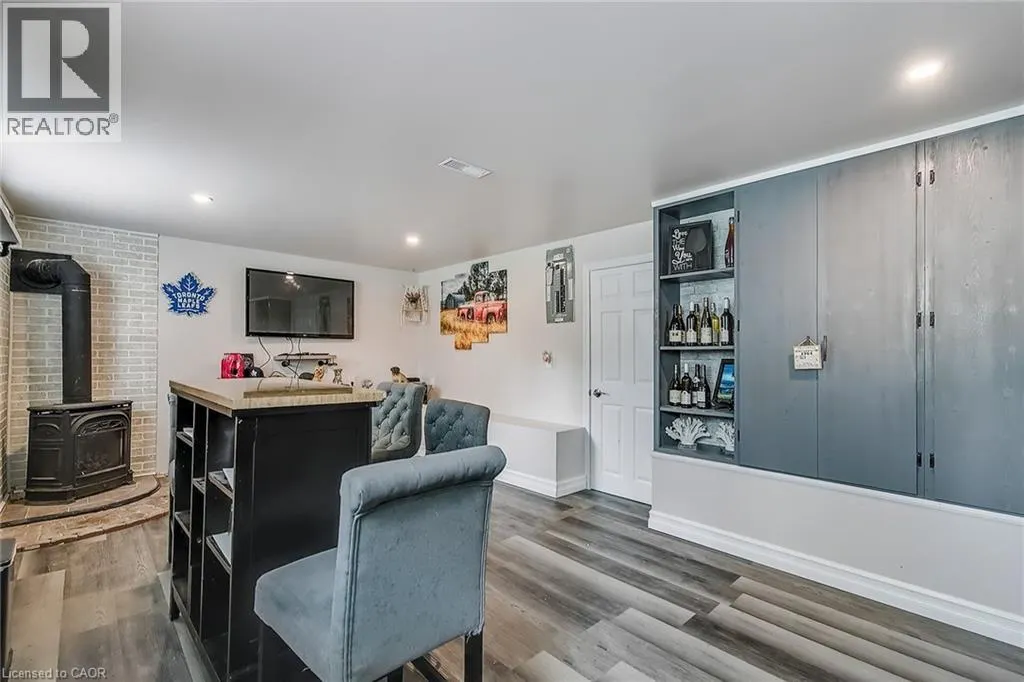 36 JOHN Street W