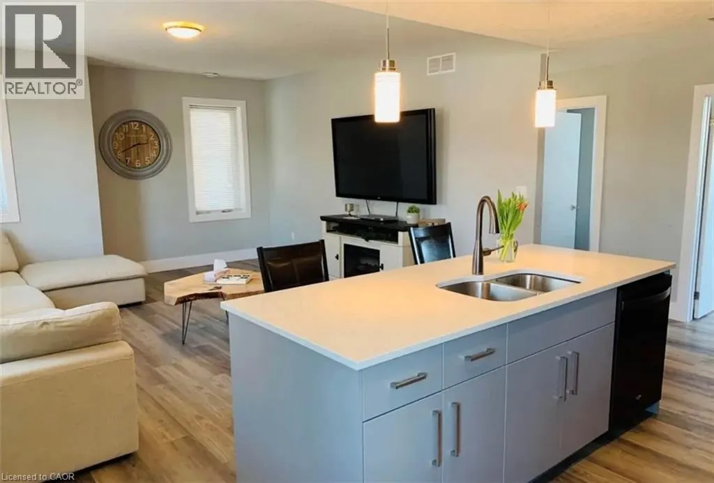 54 BRIDGE Street W Unit# 27, #27