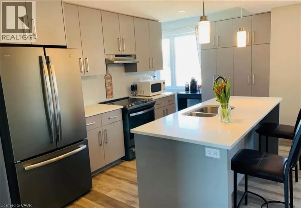 54 BRIDGE Street W Unit# 27, #27