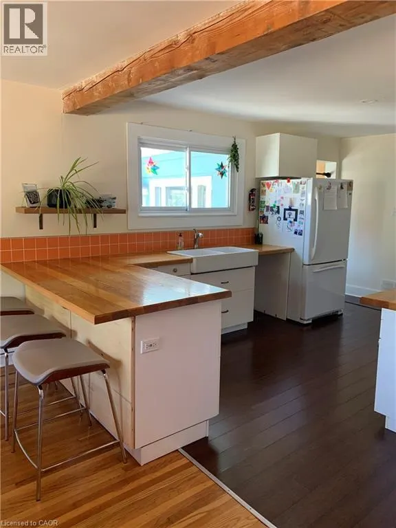 92 E FOURTH Street E