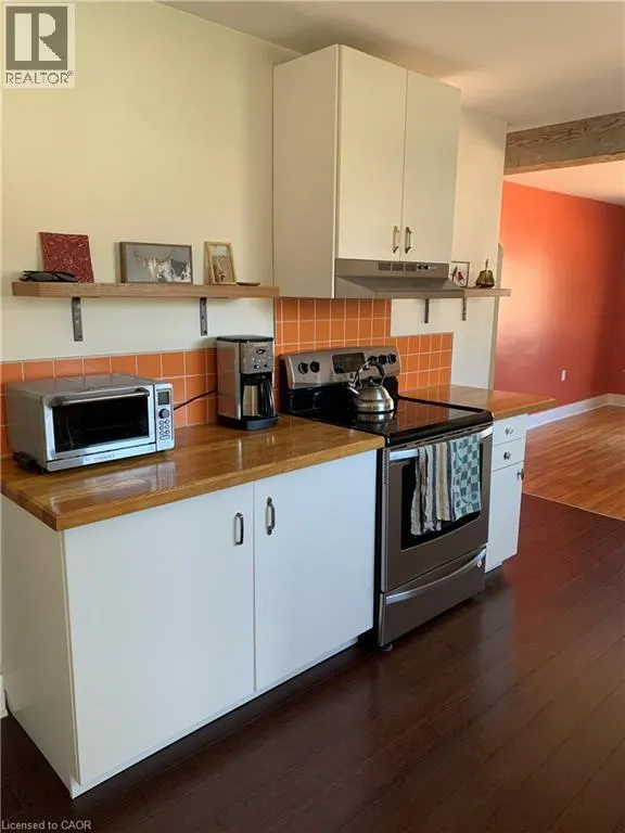 92 E FOURTH Street E