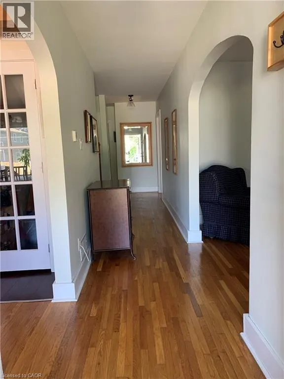 92 E FOURTH Street E