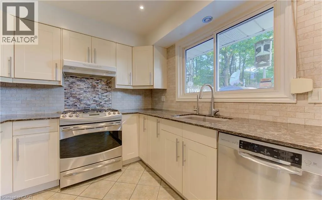 276 LAURENTIAN Drive