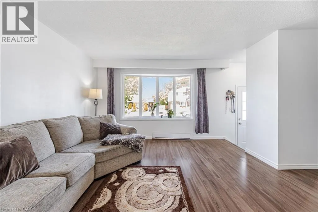 244 KINMOUNT Crescent