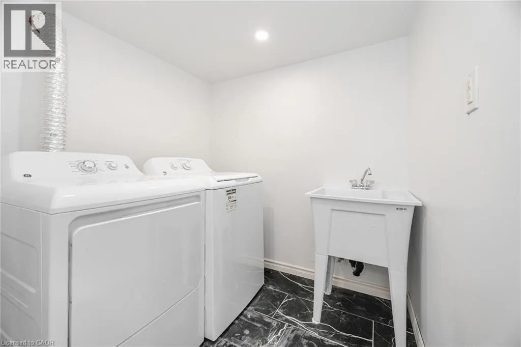 244 KINMOUNT Crescent