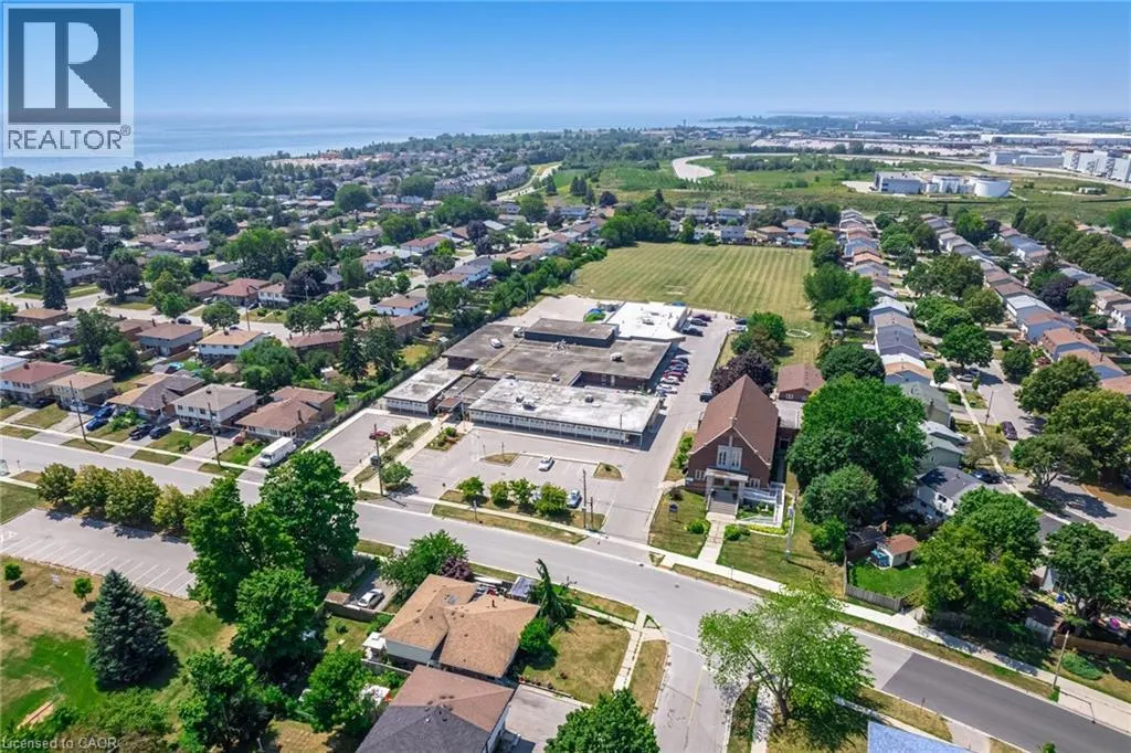 244 KINMOUNT Crescent