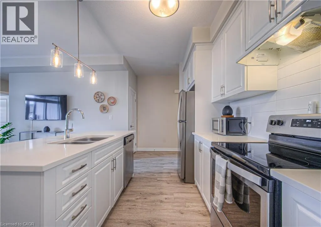 155 THOMAS SLEE Drive Unit# 1F, #1F