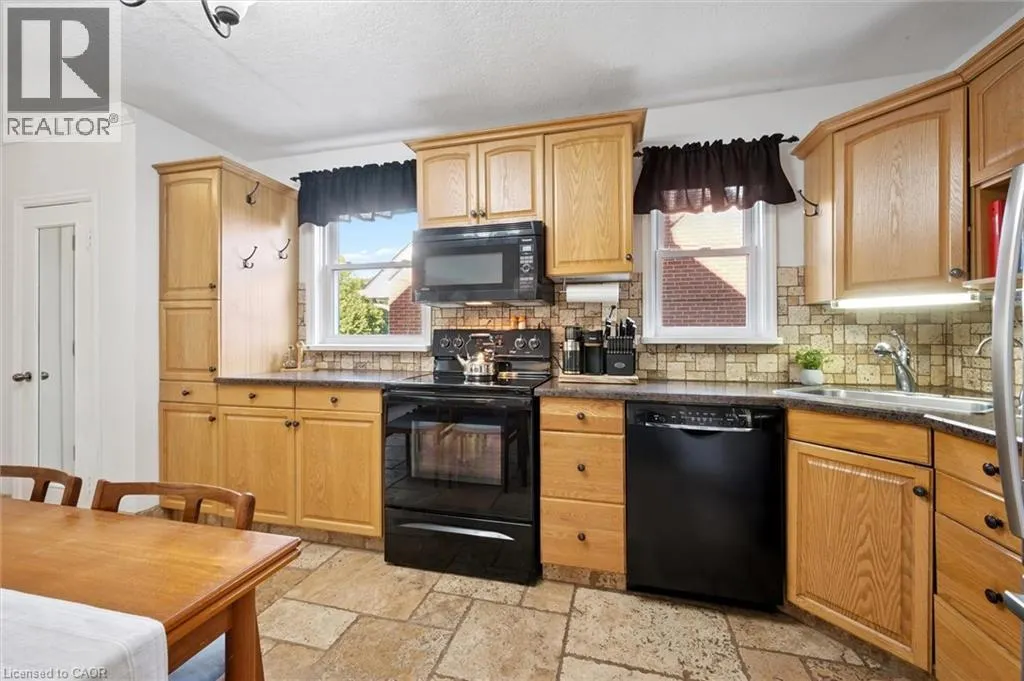 49 WOODLAND Avenue