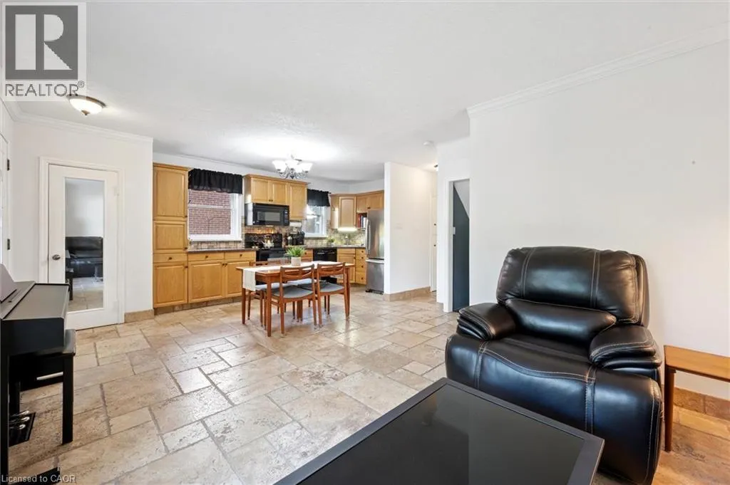 49 WOODLAND Avenue