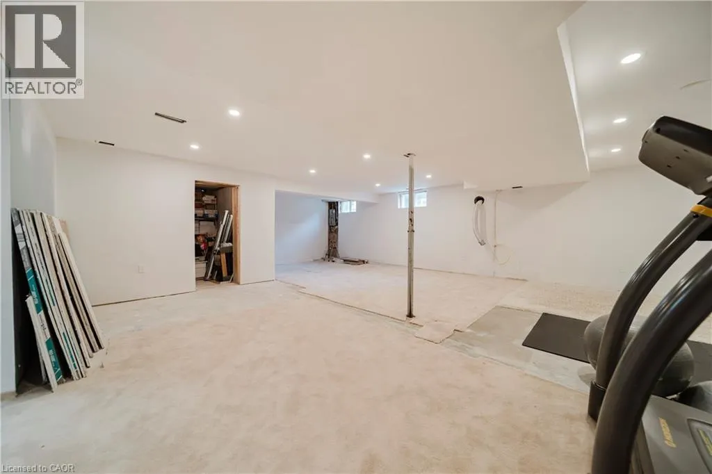 1099 HENRY Street