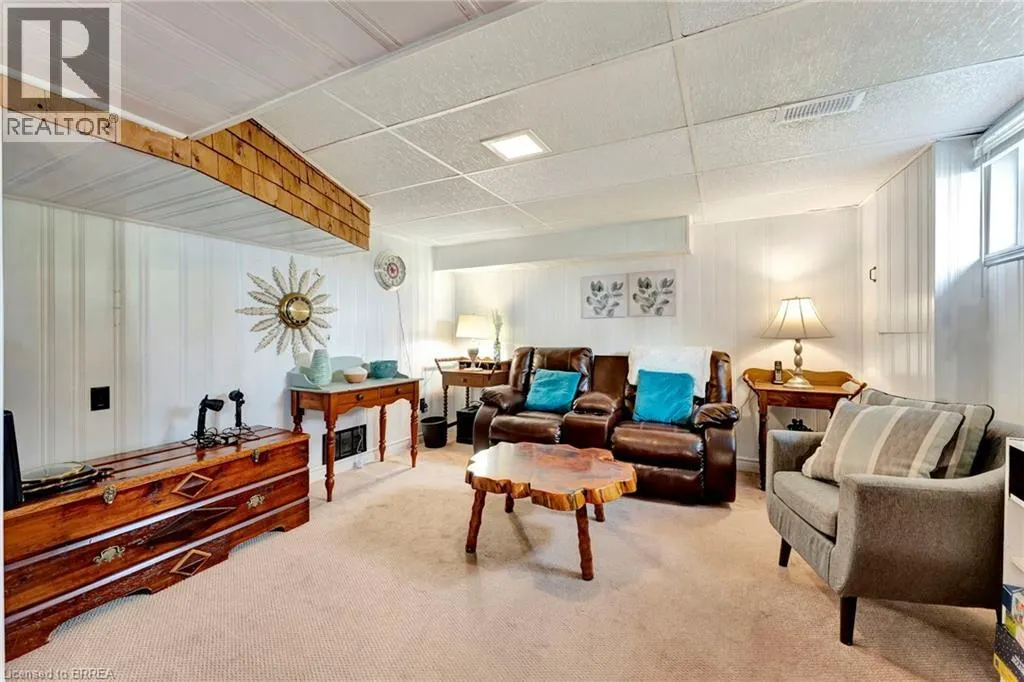 48 WILLOW Drive