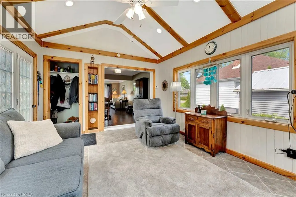 48 WILLOW Drive