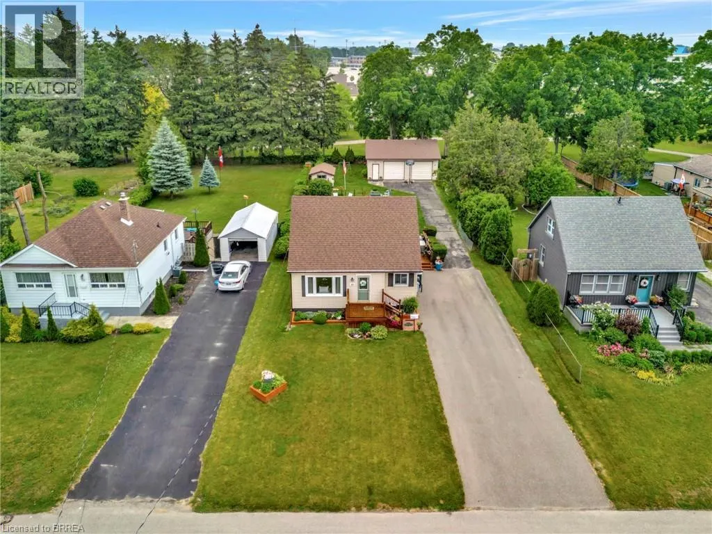 48 WILLOW Drive