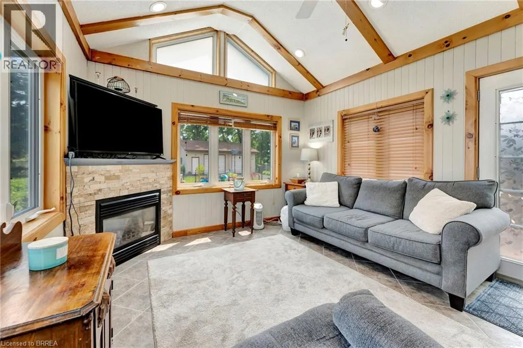 48 WILLOW Drive