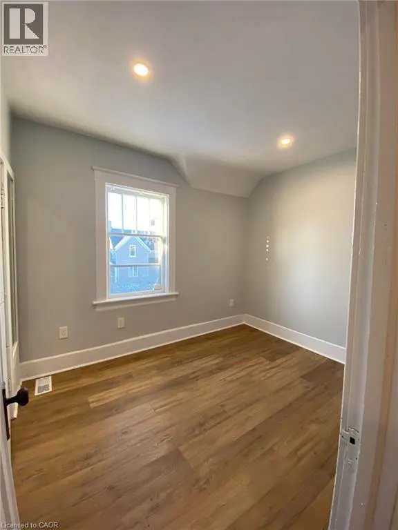 63 CAMERON Street N Unit# 3, #3