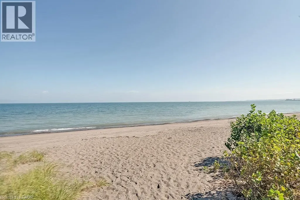 826 BEACH Boulevard