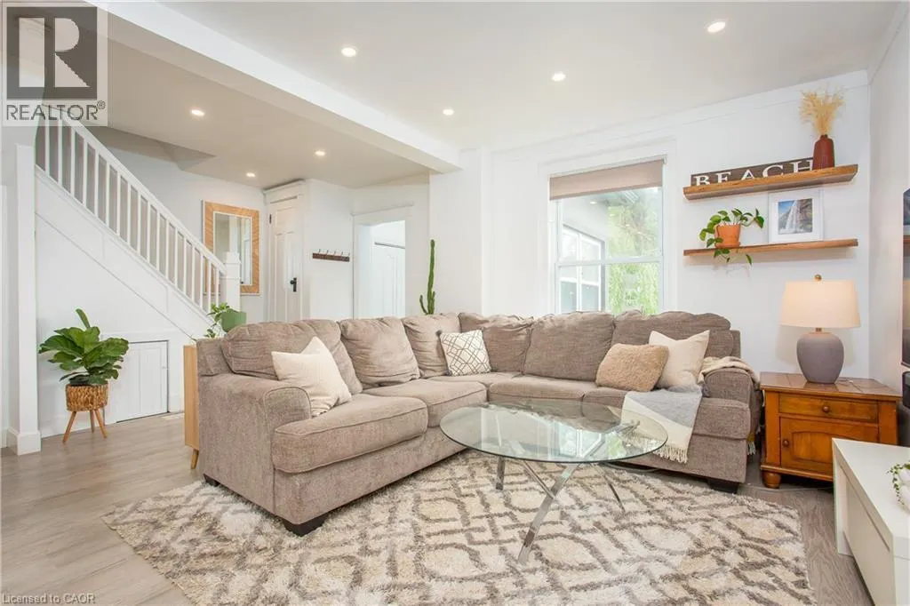 826 BEACH Boulevard