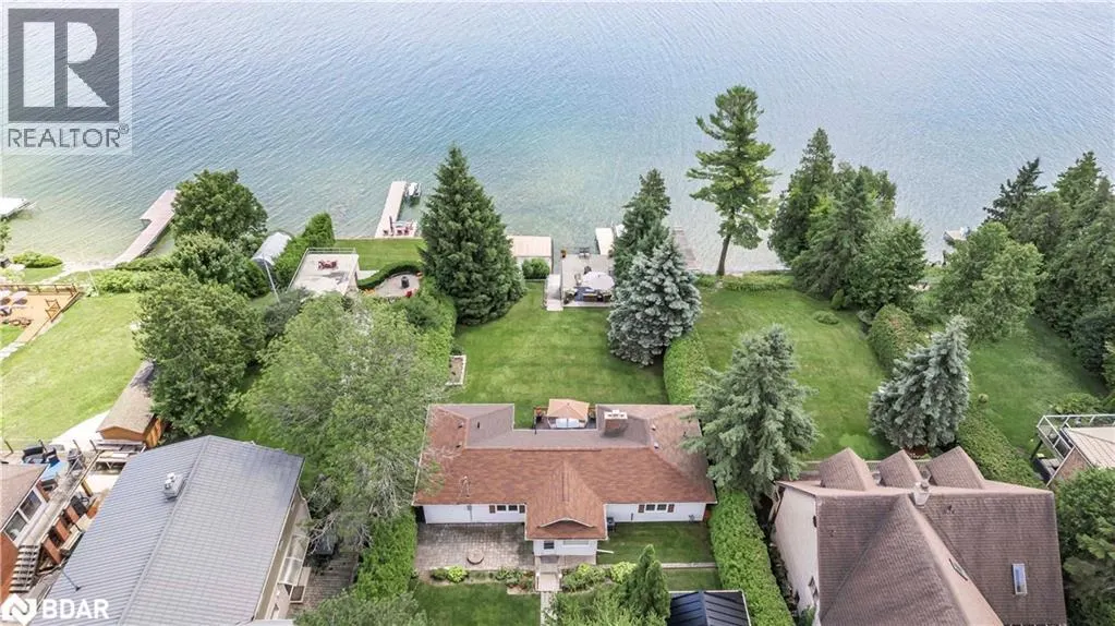 1125 WOODLAND Drive